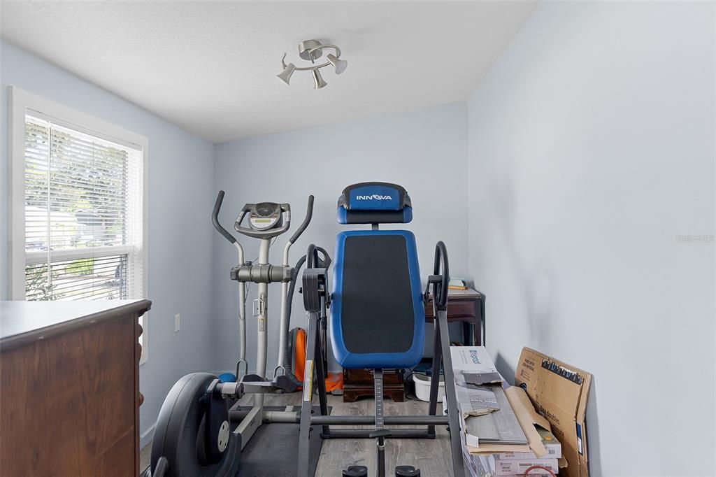 For Sale: $194,000 (2 beds, 1 baths, 896 Square Feet)