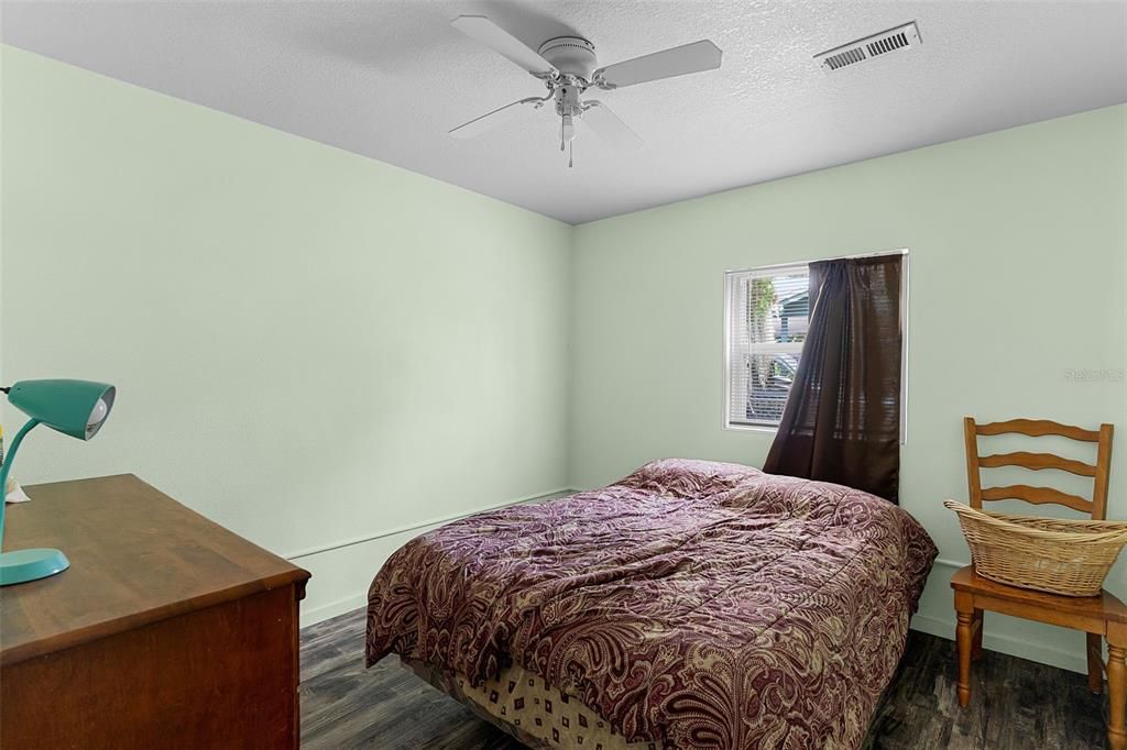 For Sale: $194,000 (2 beds, 1 baths, 896 Square Feet)