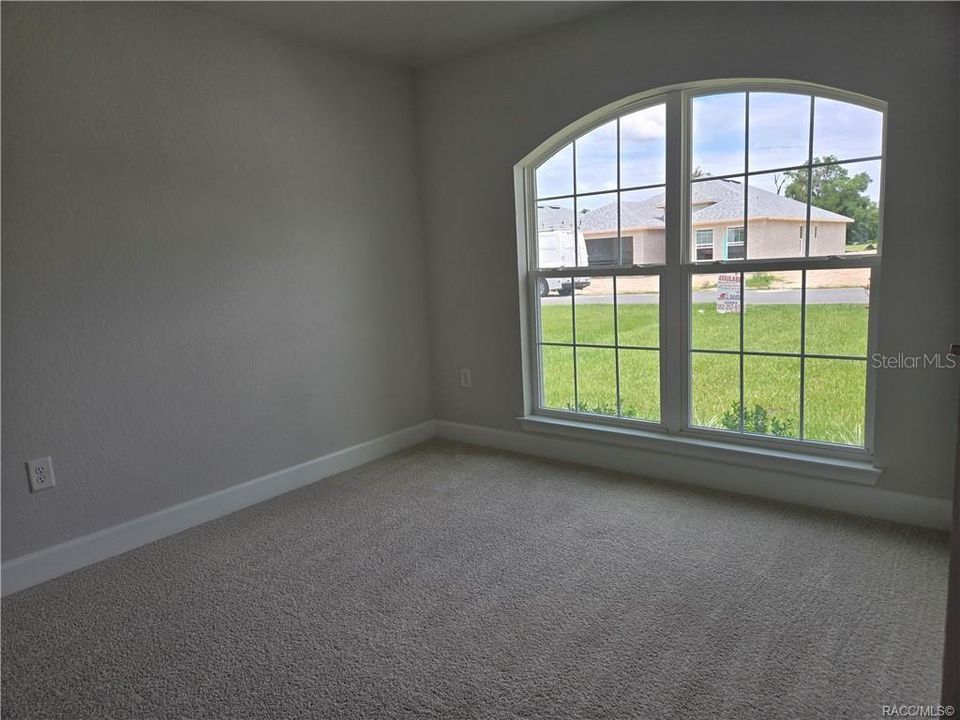 En Venta: $309,050 (4 camas, 2 baños, 1820 Pies cuadrados)