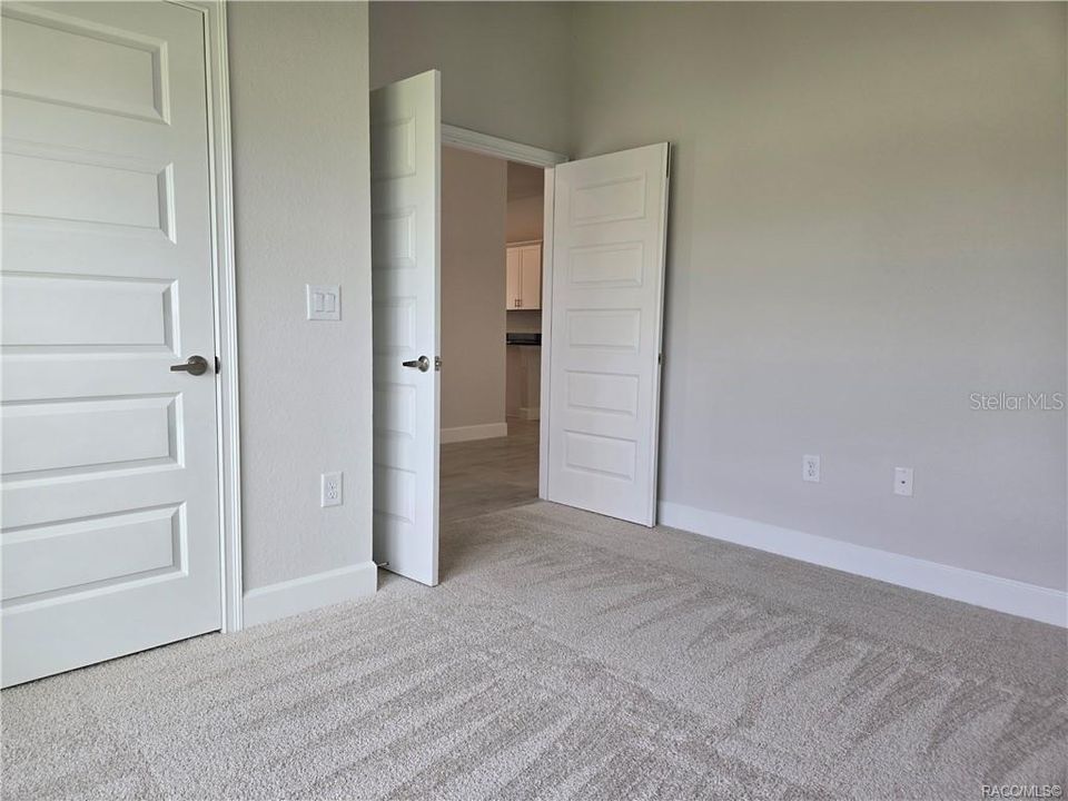 En Venta: $309,050 (4 camas, 2 baños, 1820 Pies cuadrados)