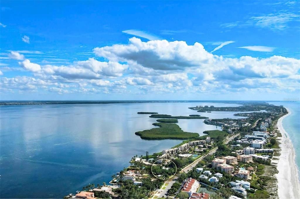 Под контрактом: $600,000 (3 спален, 2 ванн, 1900 Квадратных фут)