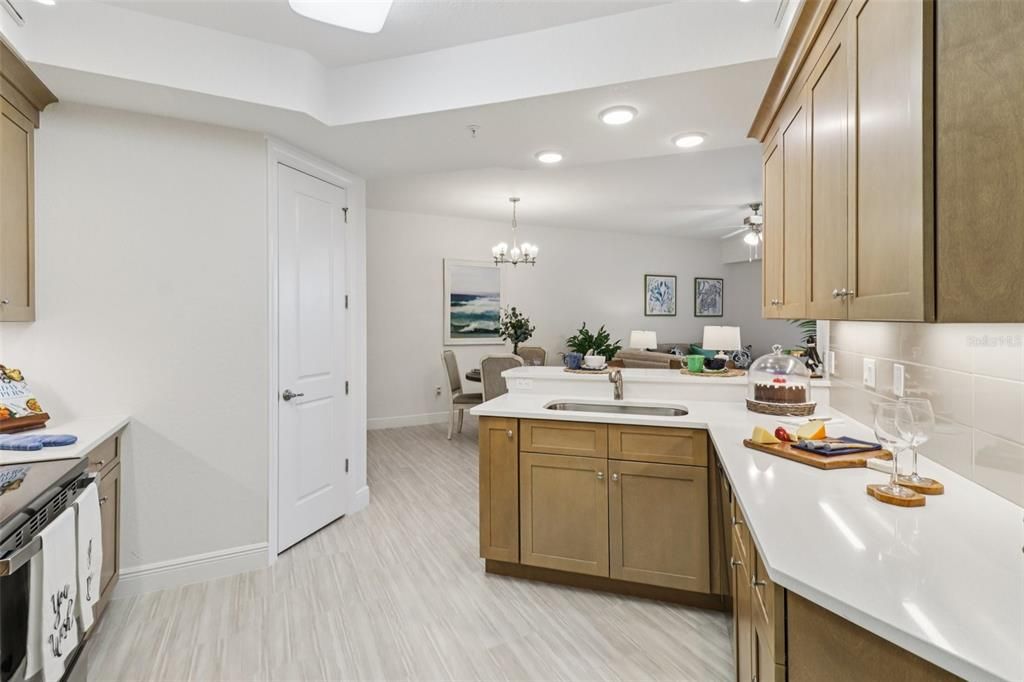 For Sale: $665,000 (2 beds, 2 baths, 1384 Square Feet)