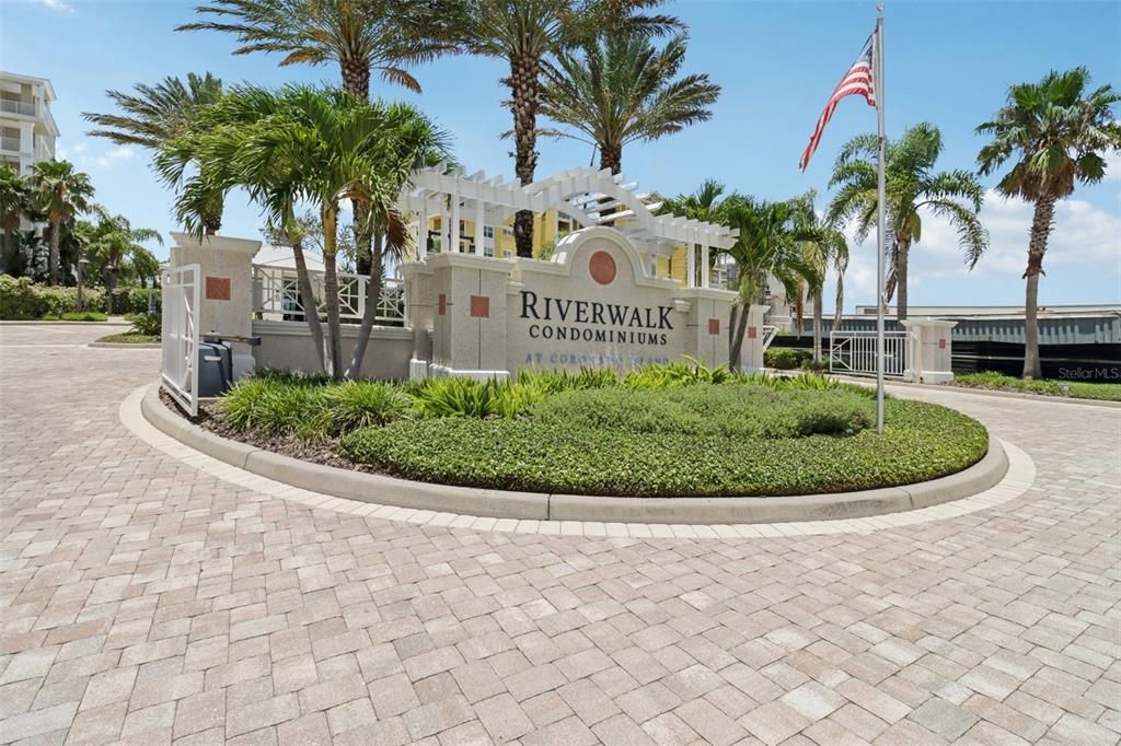 For Sale: $665,000 (2 beds, 2 baths, 1384 Square Feet)