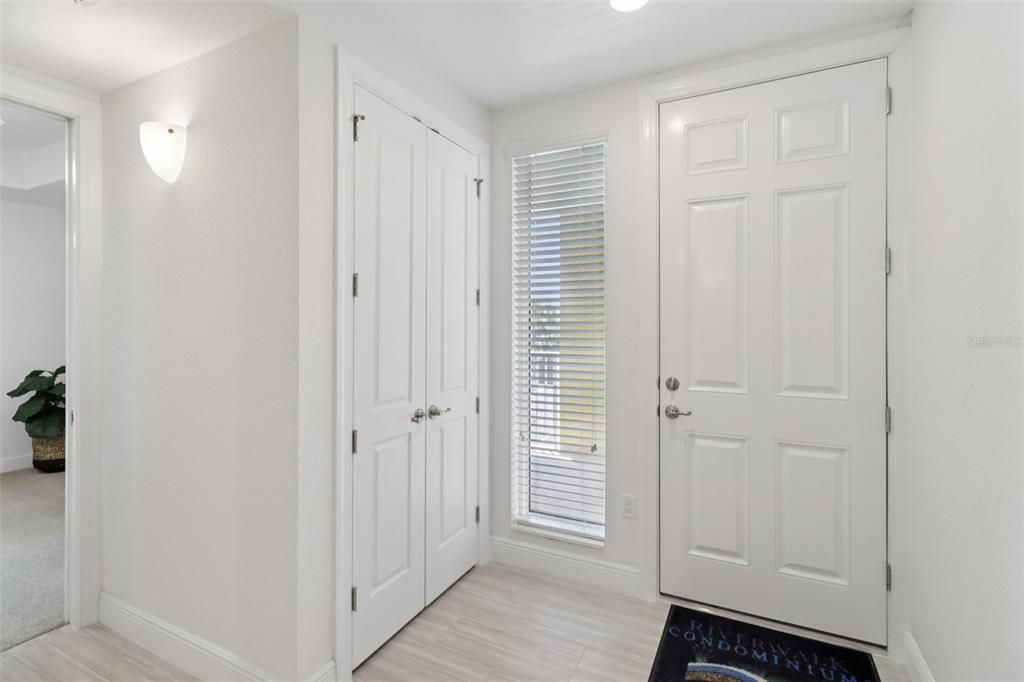 For Sale: $665,000 (2 beds, 2 baths, 1384 Square Feet)