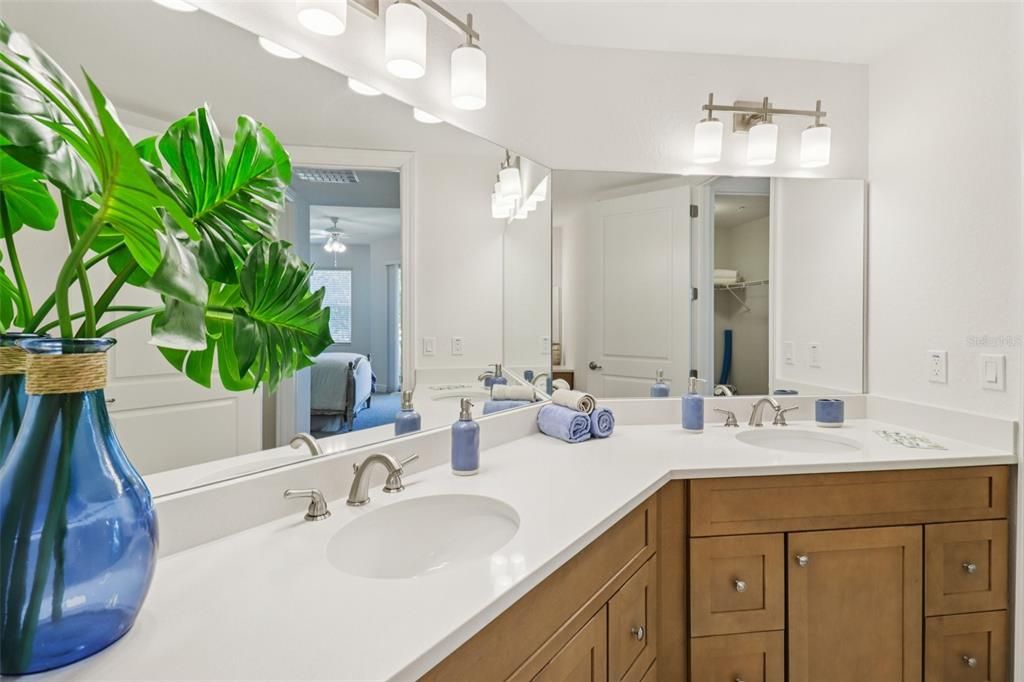 For Sale: $665,000 (2 beds, 2 baths, 1384 Square Feet)