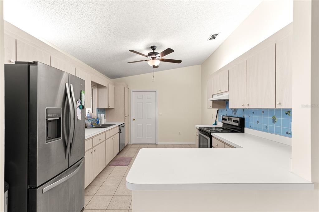 For Sale: $215,000 (2 beds, 2 baths, 1390 Square Feet)