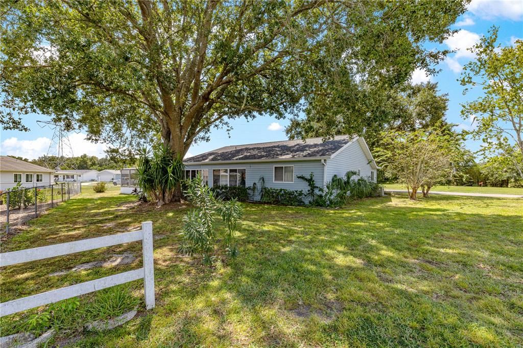 For Sale: $215,000 (2 beds, 2 baths, 1390 Square Feet)