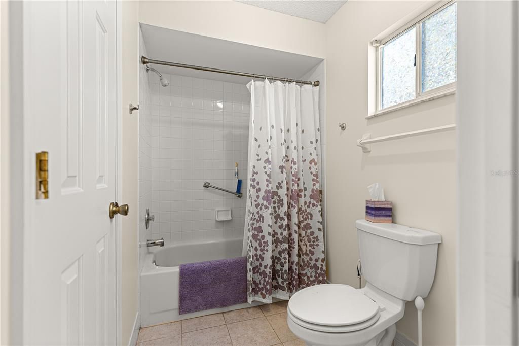 For Sale: $215,000 (2 beds, 2 baths, 1390 Square Feet)