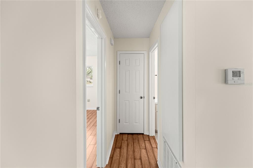 For Sale: $215,000 (2 beds, 2 baths, 1390 Square Feet)