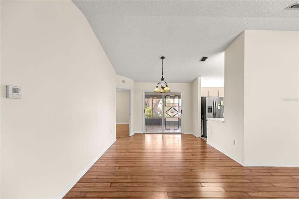 For Sale: $215,000 (2 beds, 2 baths, 1390 Square Feet)