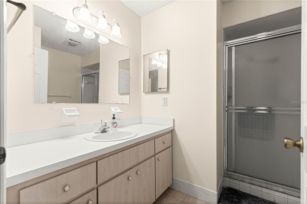 For Sale: $215,000 (2 beds, 2 baths, 1390 Square Feet)