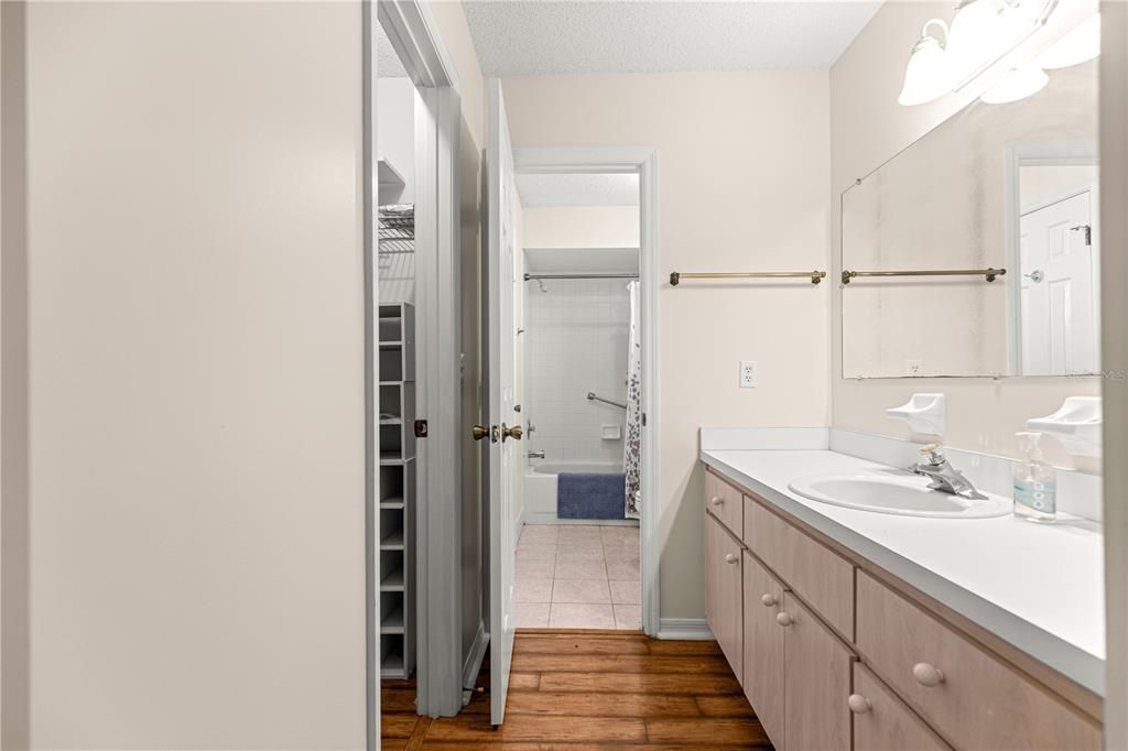 For Sale: $215,000 (2 beds, 2 baths, 1390 Square Feet)