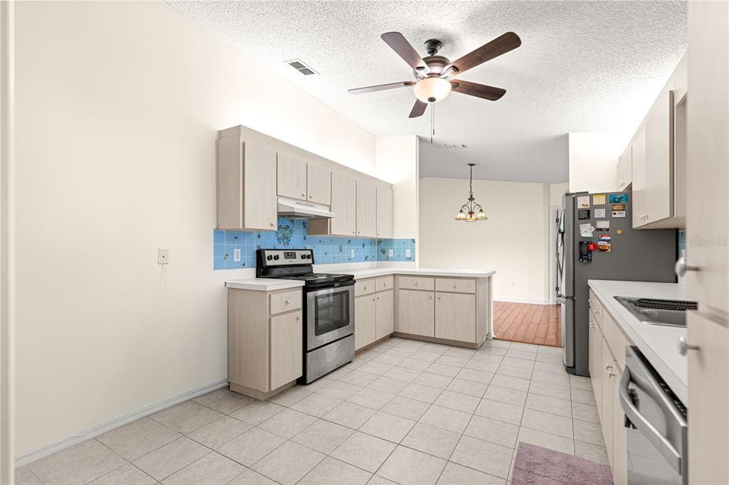 For Sale: $215,000 (2 beds, 2 baths, 1390 Square Feet)