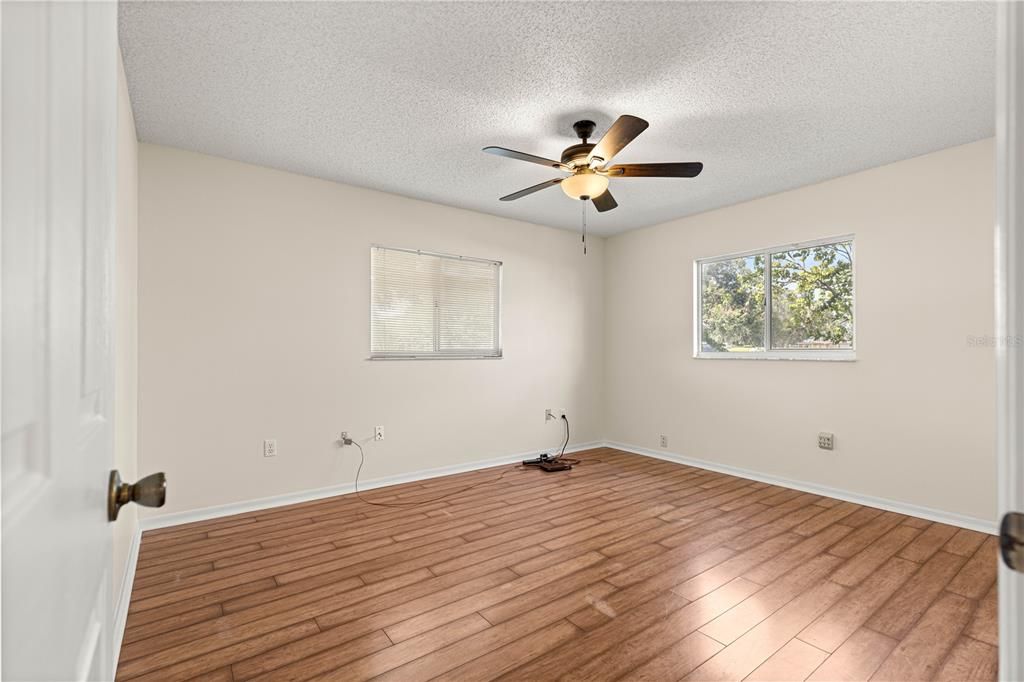 For Sale: $215,000 (2 beds, 2 baths, 1390 Square Feet)