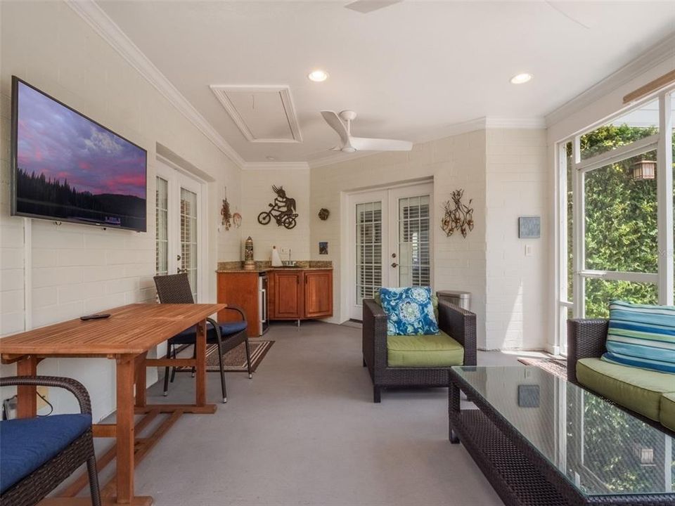 For Sale: $750,000 (3 beds, 2 baths, 2307 Square Feet)