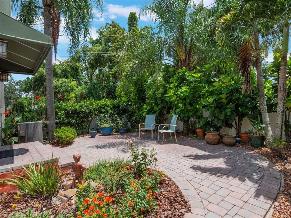 For Sale: $750,000 (3 beds, 2 baths, 2307 Square Feet)