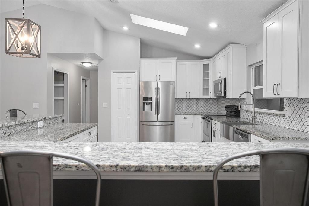 合同活跃: $519,900 (4 贝兹, 3 浴室, 2066 平方英尺)