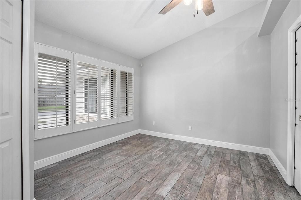 合同活跃: $519,900 (4 贝兹, 3 浴室, 2066 平方英尺)