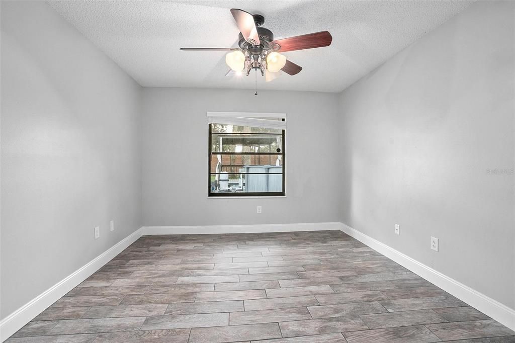 合同活跃: $519,900 (4 贝兹, 3 浴室, 2066 平方英尺)