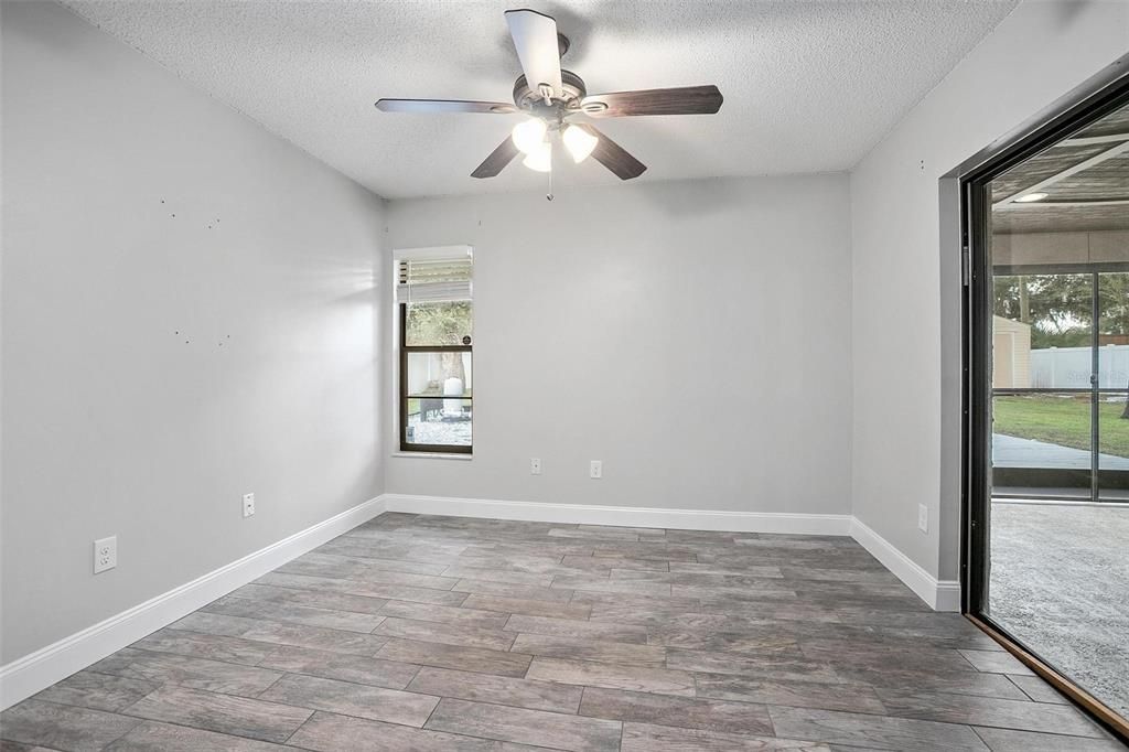 合同活跃: $519,900 (4 贝兹, 3 浴室, 2066 平方英尺)