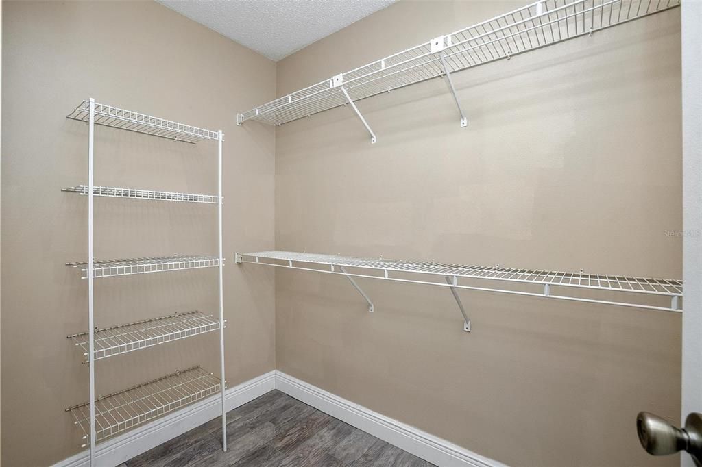 合同活跃: $519,900 (4 贝兹, 3 浴室, 2066 平方英尺)