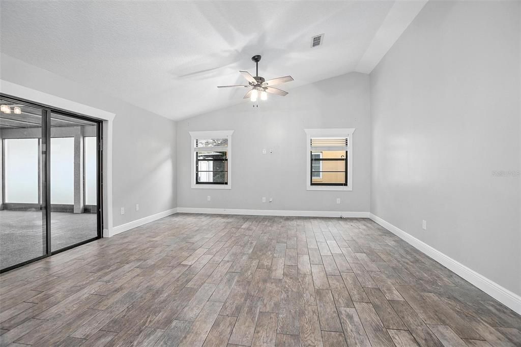 合同活跃: $519,900 (4 贝兹, 3 浴室, 2066 平方英尺)