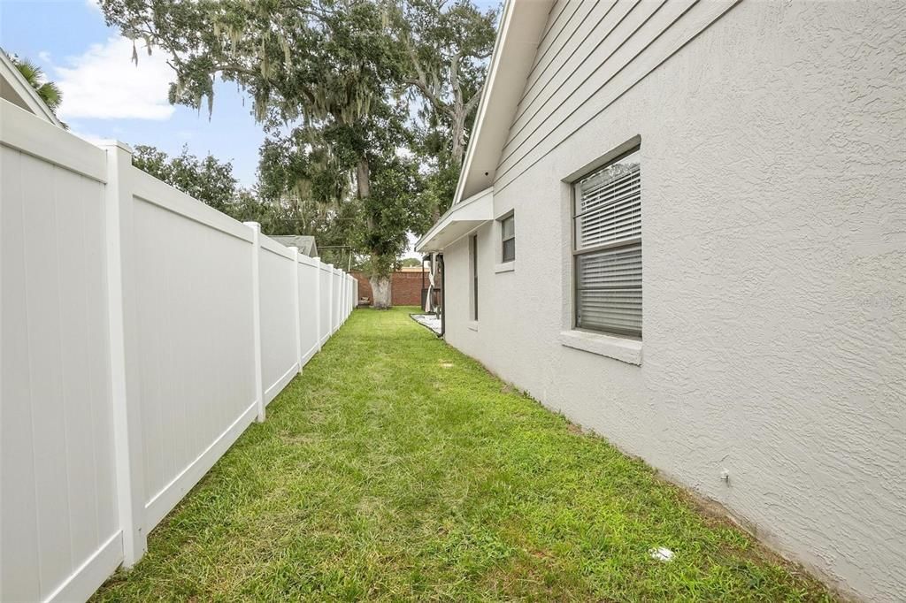 合同活跃: $519,900 (4 贝兹, 3 浴室, 2066 平方英尺)