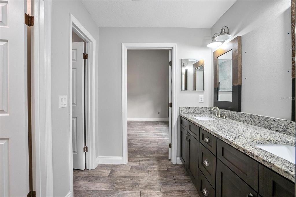 合同活跃: $519,900 (4 贝兹, 3 浴室, 2066 平方英尺)