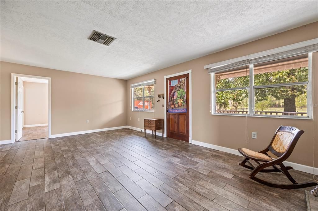 На продажу: $599,000 (3 спален, 2 ванн, 1390 Квадратных фут)