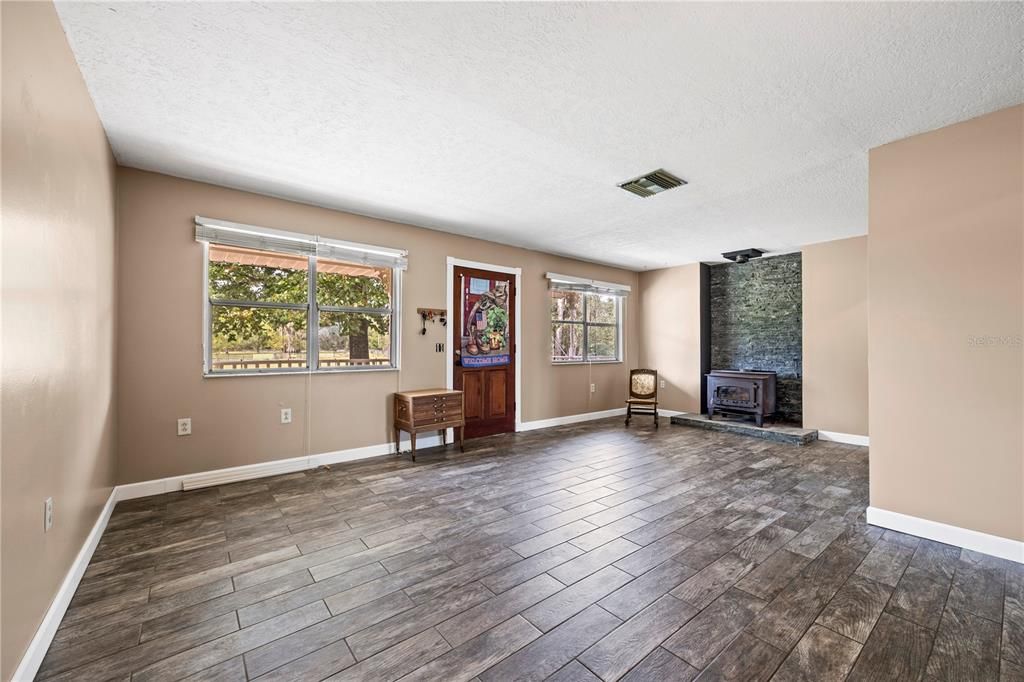 На продажу: $599,000 (3 спален, 2 ванн, 1390 Квадратных фут)