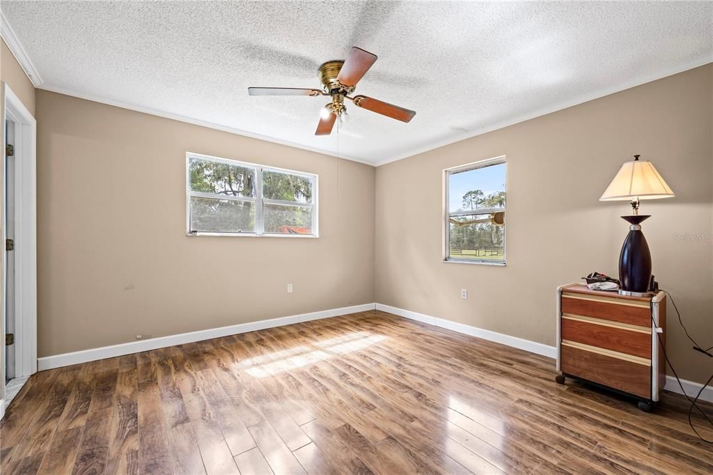 На продажу: $599,000 (3 спален, 2 ванн, 1390 Квадратных фут)