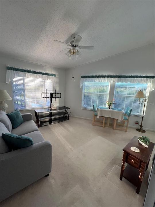 For Sale: $189,000 (2 beds, 1 baths, 1100 Square Feet)