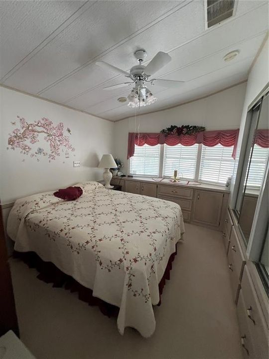 For Sale: $189,000 (2 beds, 1 baths, 1100 Square Feet)