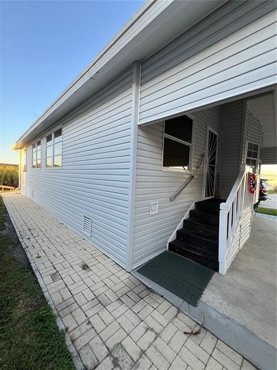 For Sale: $189,000 (2 beds, 1 baths, 1100 Square Feet)