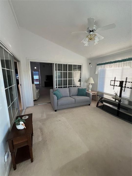 For Sale: $189,000 (2 beds, 1 baths, 1100 Square Feet)