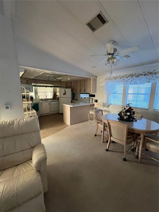 For Sale: $189,000 (2 beds, 1 baths, 1100 Square Feet)