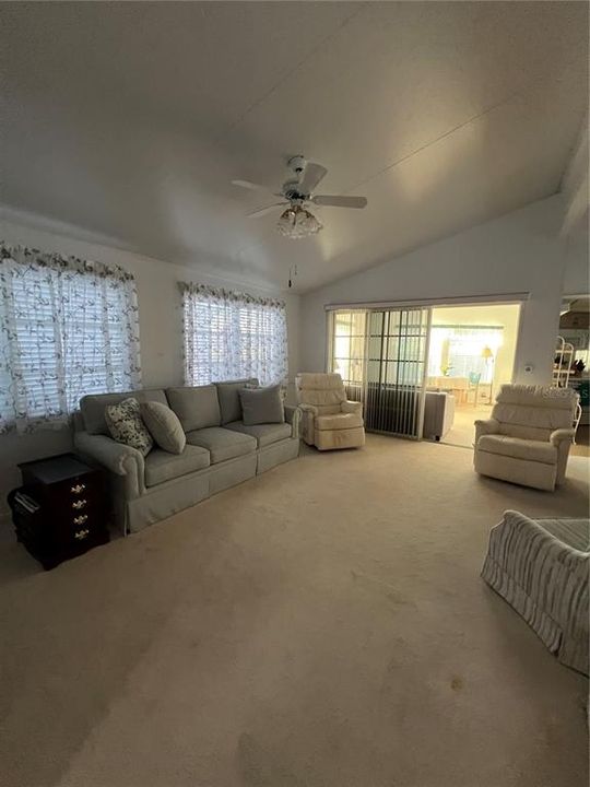 For Sale: $189,000 (2 beds, 1 baths, 1100 Square Feet)