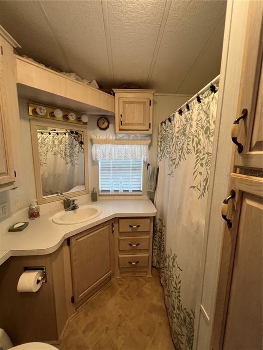 For Sale: $189,000 (2 beds, 1 baths, 1100 Square Feet)