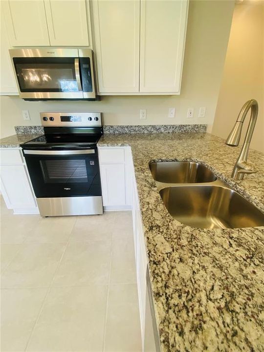 Active With Contract: $376,900 (3 beds, 2 baths, 1415 Square Feet)