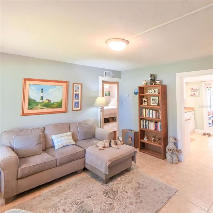 For Sale: $325,000 (3 beds, 1 baths, 1466 Square Feet)