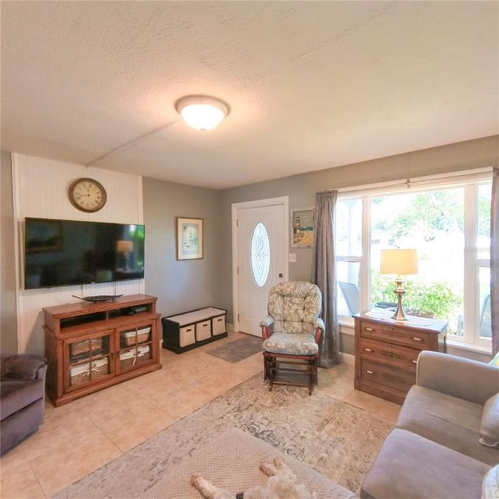 For Sale: $325,000 (3 beds, 1 baths, 1466 Square Feet)