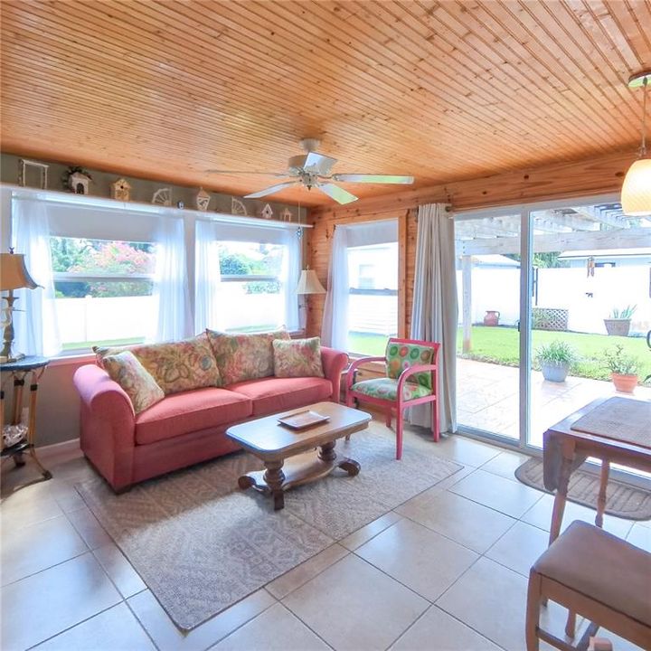 For Sale: $325,000 (3 beds, 1 baths, 1466 Square Feet)