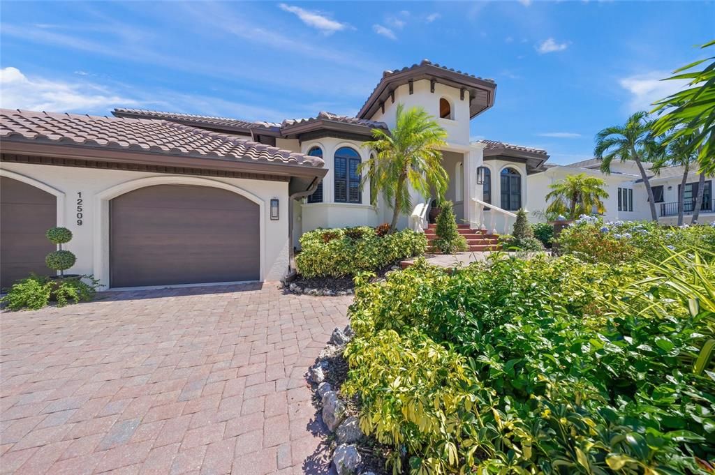 For Sale: $2,425,000 (3 beds, 3 baths, 3460 Square Feet)