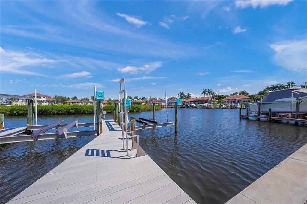 For Sale: $2,425,000 (3 beds, 3 baths, 3460 Square Feet)