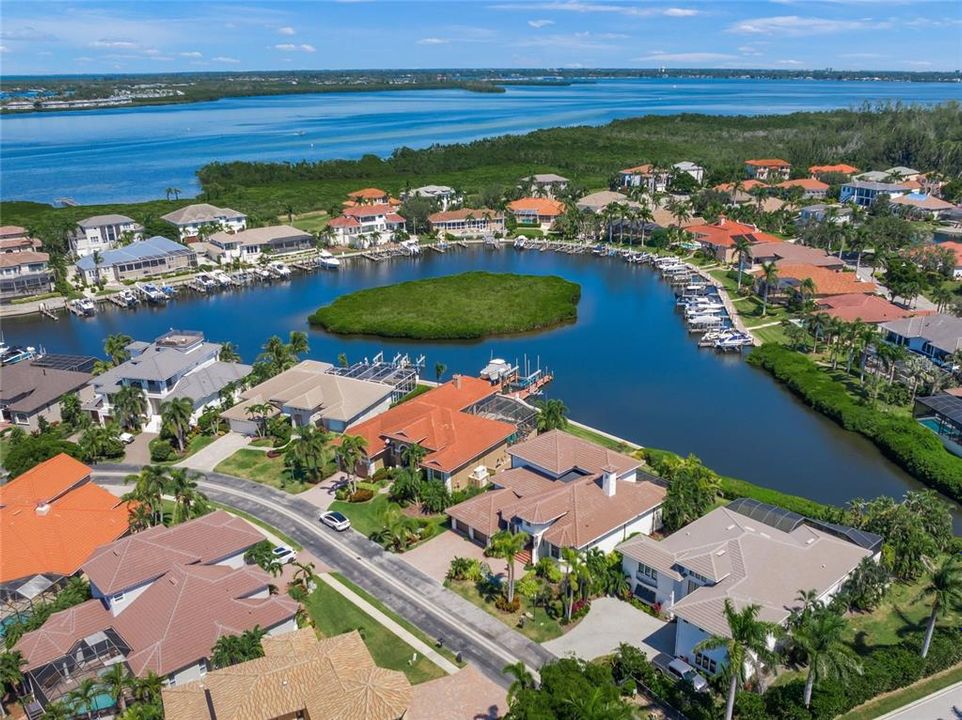 For Sale: $2,425,000 (3 beds, 3 baths, 3460 Square Feet)