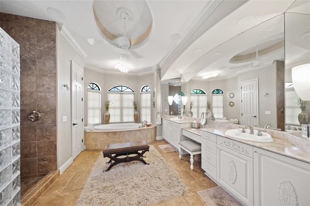 For Sale: $2,425,000 (3 beds, 3 baths, 3460 Square Feet)