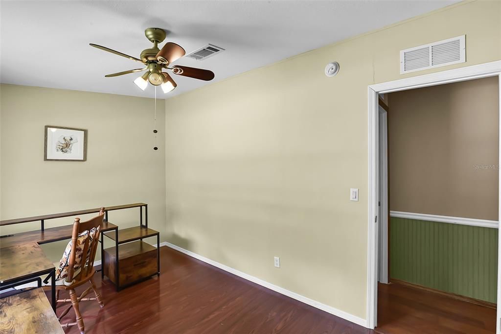 En Venta: $240,000 (4 camas, 2 baños, 2128 Pies cuadrados)