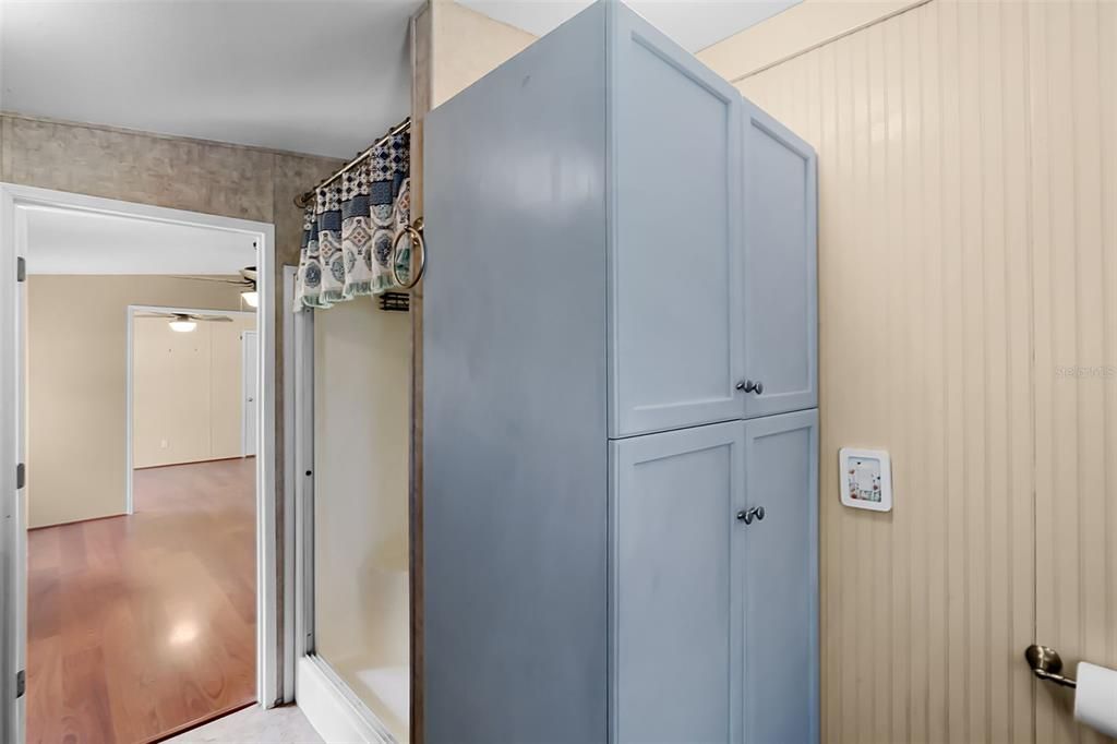 En Venta: $240,000 (4 camas, 2 baños, 2128 Pies cuadrados)