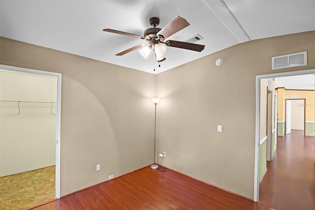 En Venta: $240,000 (4 camas, 2 baños, 2128 Pies cuadrados)