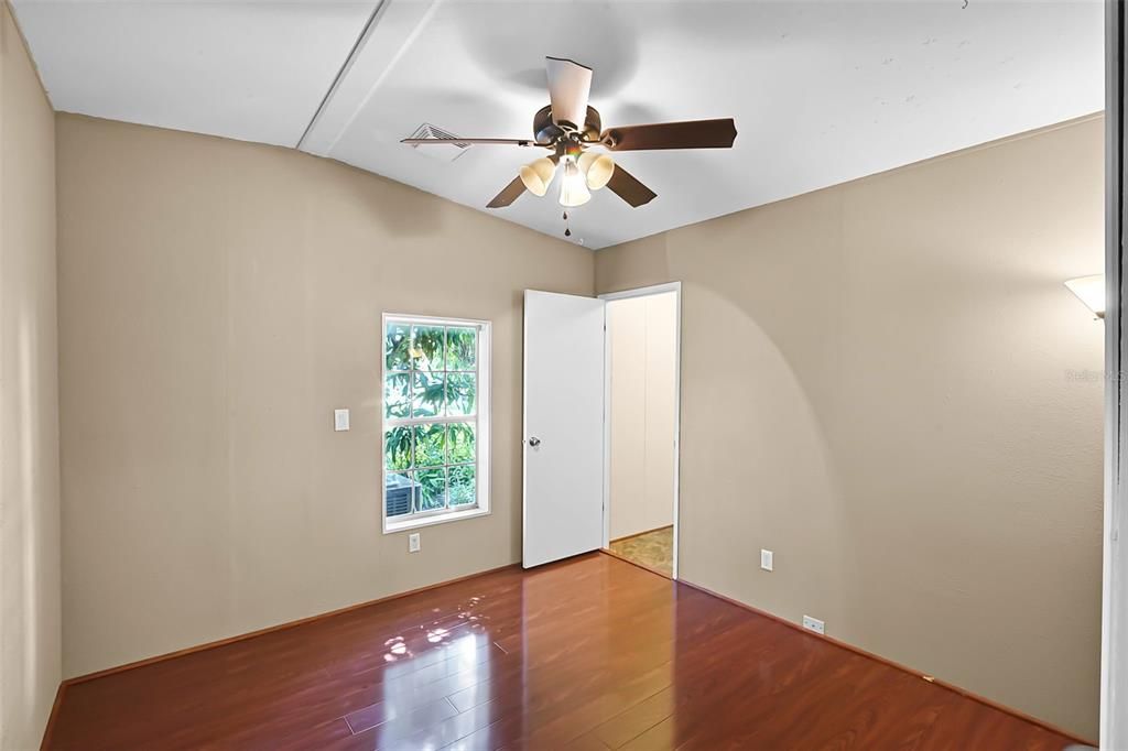 En Venta: $240,000 (4 camas, 2 baños, 2128 Pies cuadrados)